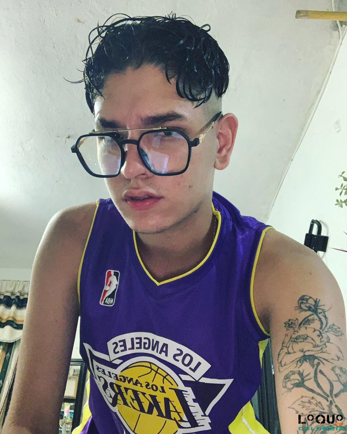 Escorts Gay Antioquia: Joven paisa vergon y nalgon versátil complaciente